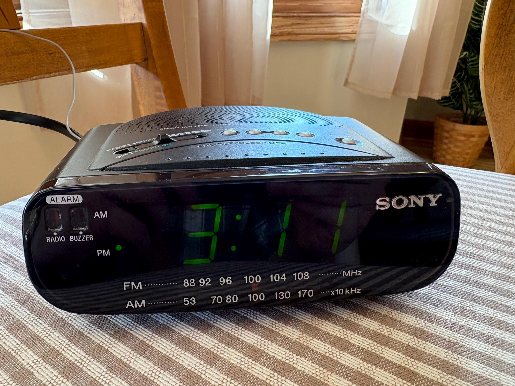 Sony - Dream-machine and Radio - Model ICF - C212 - Black - Radio