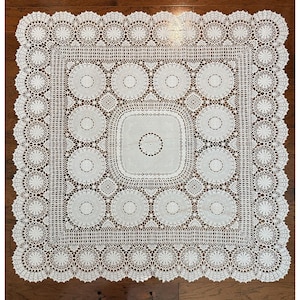 Mantel cuadrado vintage de 54"x54" de ganchillo, encaje fino, vinilo, Taiwán, sin usar.