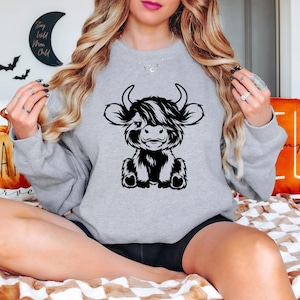 Highland Cow Sweatshirt, Sweatshirt, Cute Cow Hoodie, Animal Lover Gift,Cow Sweatshirt, Highland Cow Crewneck,Gift for Her Treading