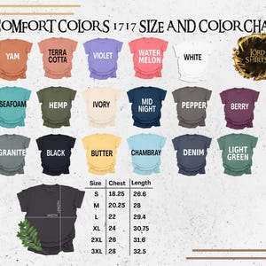 K&ouml;nnte beinhalten: Eine Farbkarte f&uuml;r Comfort Colors 1717 T-Shirts, die Farben wie Yam, Terra Cotta und Violett zeigt. Die Karte enth&auml;lt eine Gr&ouml;&szlig;entabelle mit Brust- und L&auml;ngenma&szlig;en in cm, von Gr&ouml;&szlig;e S bis 3XL.