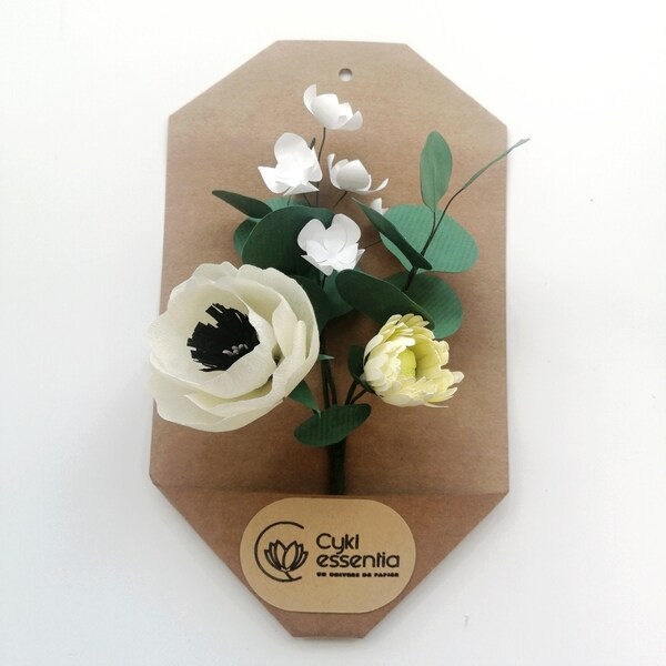 Mini bouquet de fleurs en papier. Fleurs blanches. Cadeau.