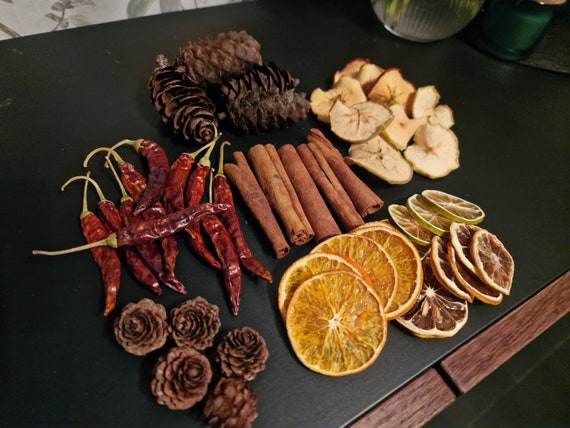 Natural Wreath Making Kit: Dried Fruit, Chili, Pinecones (50 Pieces)