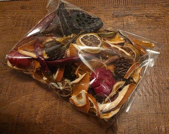 Pot-pourri profumato naturale e biologico, arance essiccate, lime, zucche, pigne, decorazioni natalizie per la casa