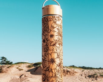 Gourde / thermos en bambou 500ml , motif de rose trémières