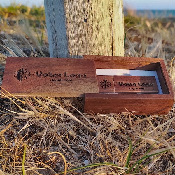 Clé Usb en Bois de Noyer avec boîte personnalisable (plusieurs tailles disponibles)