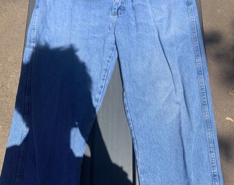 Wrangler straight cut light wash 36W X 32L jeans
