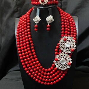 Conjunto de colar de contas vermelho escuro