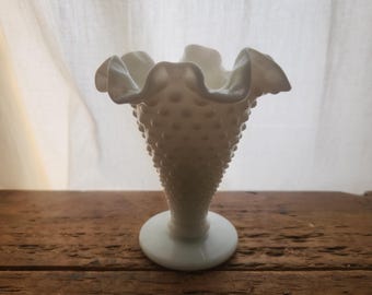 Vintage Fenton White Milchglas Vase mit rüschen Rand
