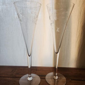 Vintage Set of 2 Floral etched Princess House Champagne Fluetes