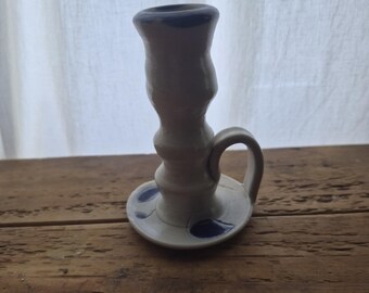Portacandele vintage in ceramica di Williamsburg, bianco e blu con manico.