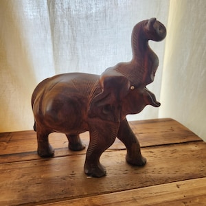 Vintage boho gesneden houten olifant beeldje