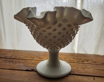 インテリア小物 ホワイトガラス製フリルエッジ花瓶 ヴィンテージ