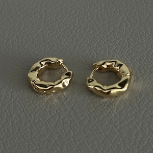 Hammered Gold Plated Hoop Earrings – Elegant Lightweight Hoops for Women, Classic Old Money Style, Minimalist Everyday Jewelry Gift for Her