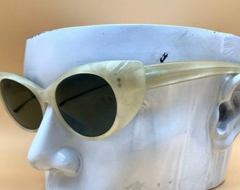 Vintage 50s cat eye sunglasses made in Italy. Lethal white superior quality