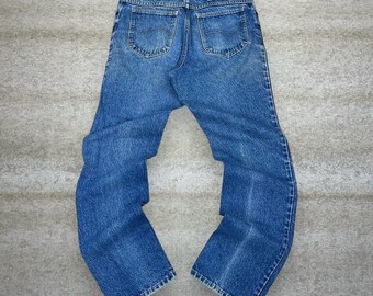 Vintage 90s Lee MR Jeans 33x34 Relaxed Fit Medium Wash Denim Made