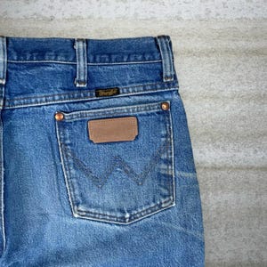 Vintage Y2K Wrangler Jeans 36x32 Straight Fit Medium Wash Arbeitskleidung Denim Bild 3