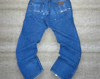 Jeansy Wrangler z lat 90., rozmiar 38x32, standardowa prosta nogawka, lakierowane, wyprodukowane w USA