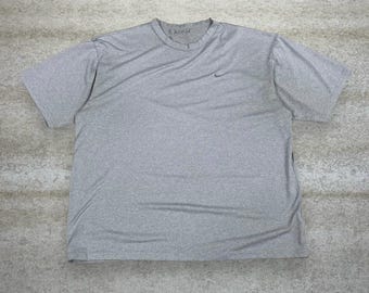 Camisa Nike vintage Y2K para hombre, talla M, poliéster gris, con bordado sutil de manga corta