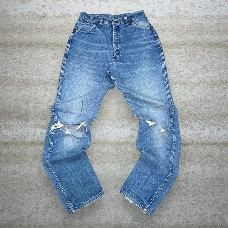 Vintage 90s Wrangler Jeans 30x34 Relaxed Fit Light Wash Work Wear Denim image 2