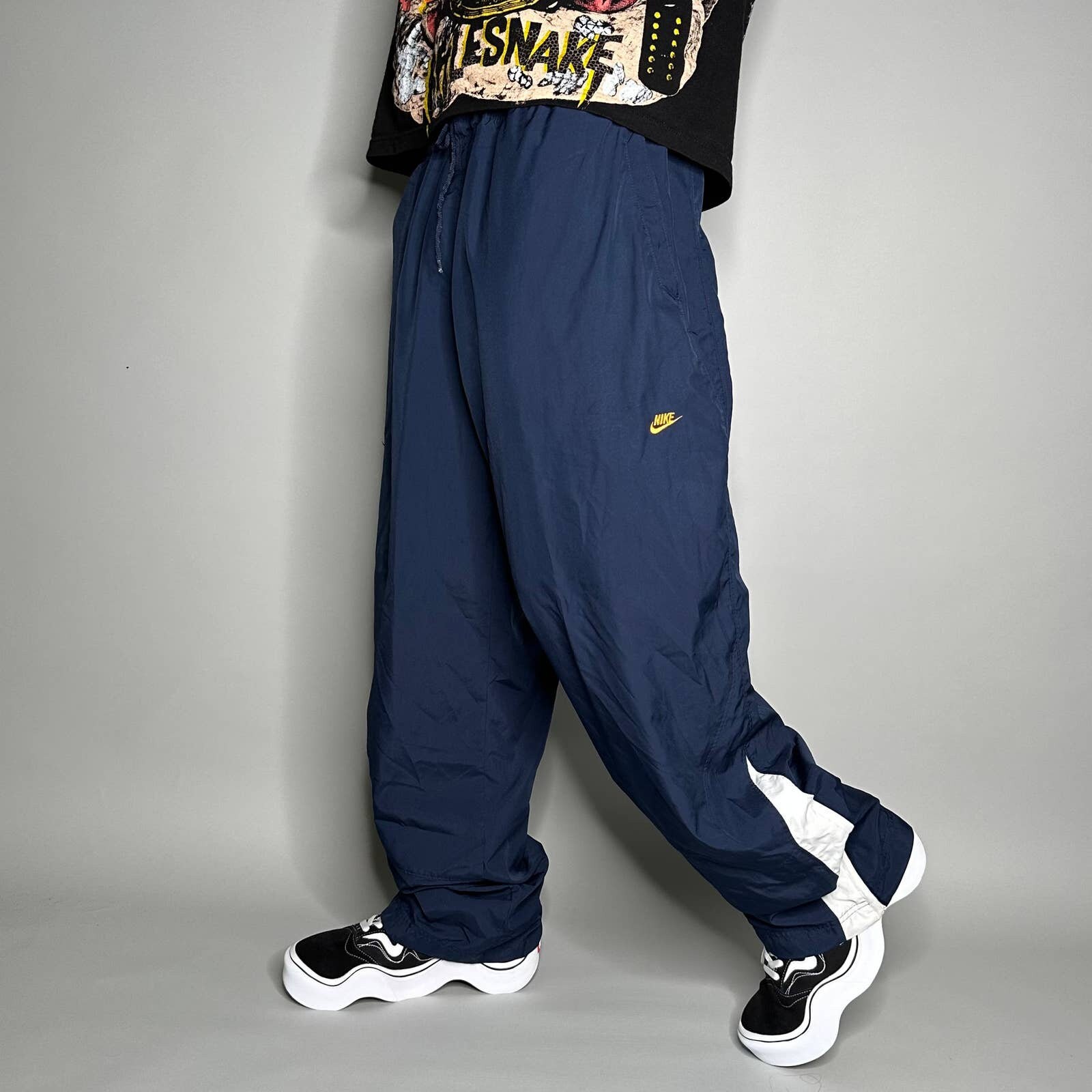 Nike vintage track pants deals