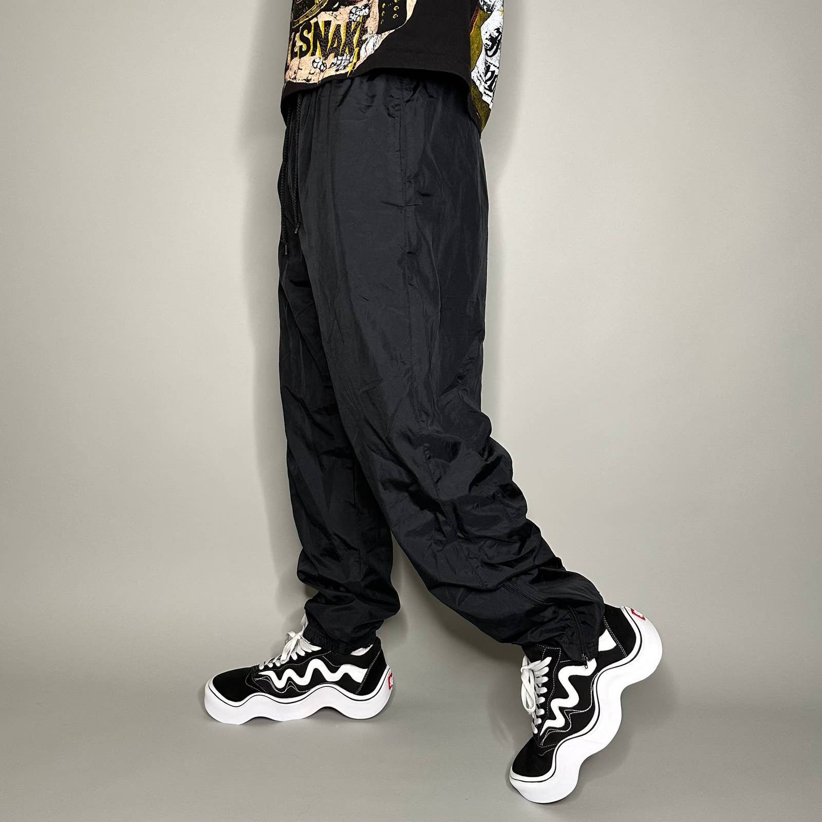 ★TWICE ジヒョ着用★ BADBLOOD ADS Vintage Nylon Track Pants Badblood ADS Vintage Nylon Track Pants Black – BBGSHOPHK