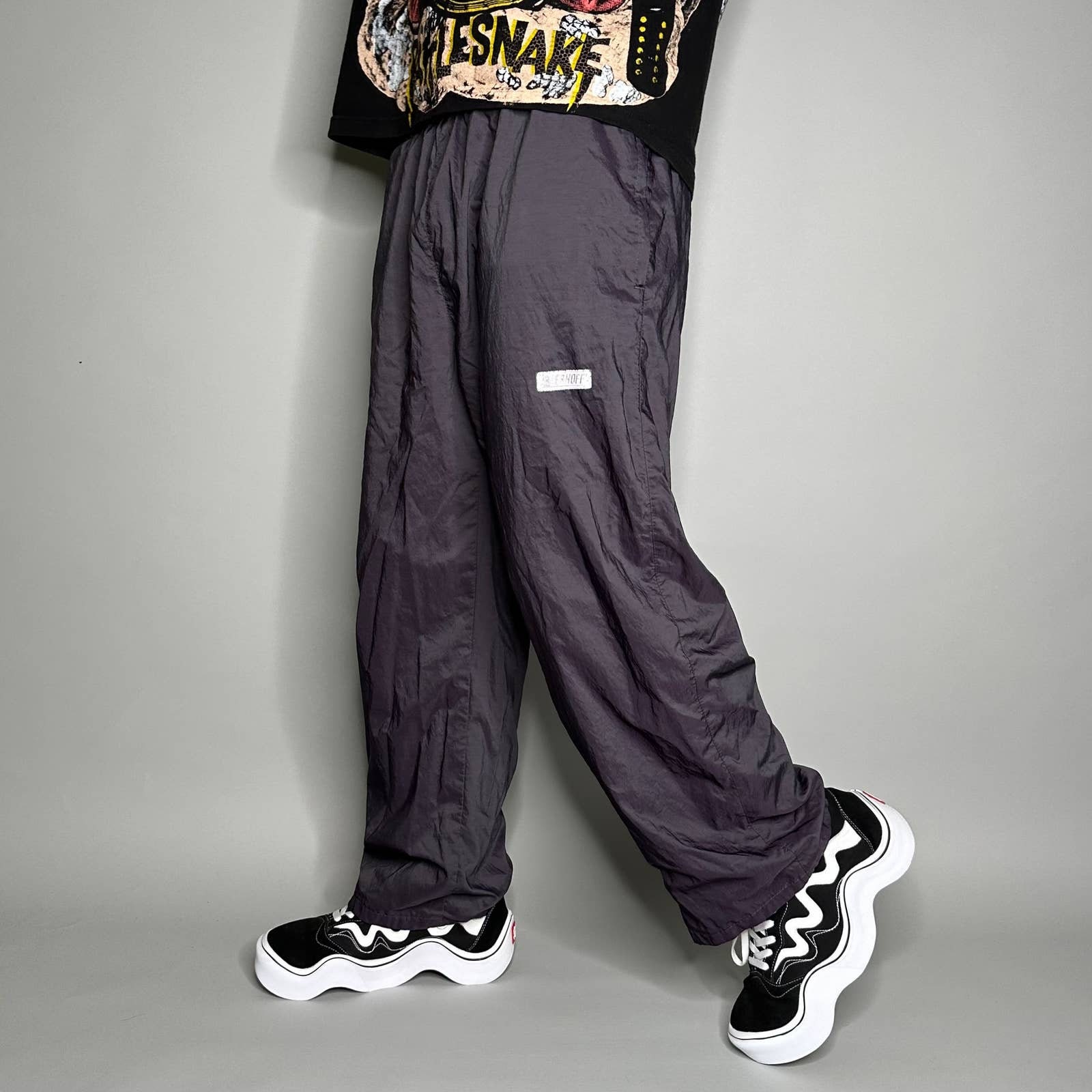 【BADBLOOD】Vintage Club Nylon Reversible Track Pants - Ch BAD BLOOD ADS Vintage Nylon Track Pants - Black – SeoulSeoul