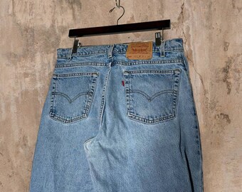 Vintage Levis 550 Relaxed Fit Jeans Light Wash Denim Made in USA Tapered Leg Paper Tag Red Tab 90s