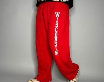 Vintage Wisconsin Jogginghose Herren XXL Crimson Rot Baumwolle Baggy Weites Bein Spellout Universität Dachs Soffe 90er Jahre