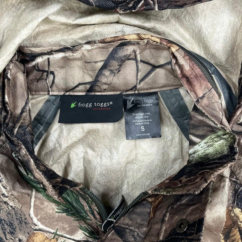 Vintage Realtree Hunting Camo Windbreaker Jacket S Frogg Togg Water Proof Full Zip Woodland 90s image 3