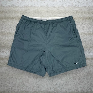 Vintage Nike zwemshort heren L saliegroen nylon 8" binnenbeenlengte witte swoosh met mesh gevoerd jaren 90