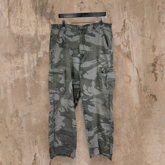 Vintage Wrangler Camo Cargo Pants Baggy Fit Grey Esse… Gem