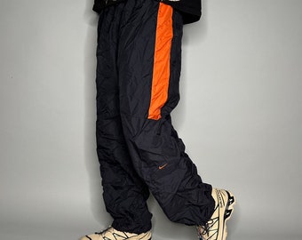 Vintage Pantalon de survêtement Nike M noir en polyester Pantalon de survêtement en molleton orange avec Swoosh doublé de mesh Silver Tag Y2K