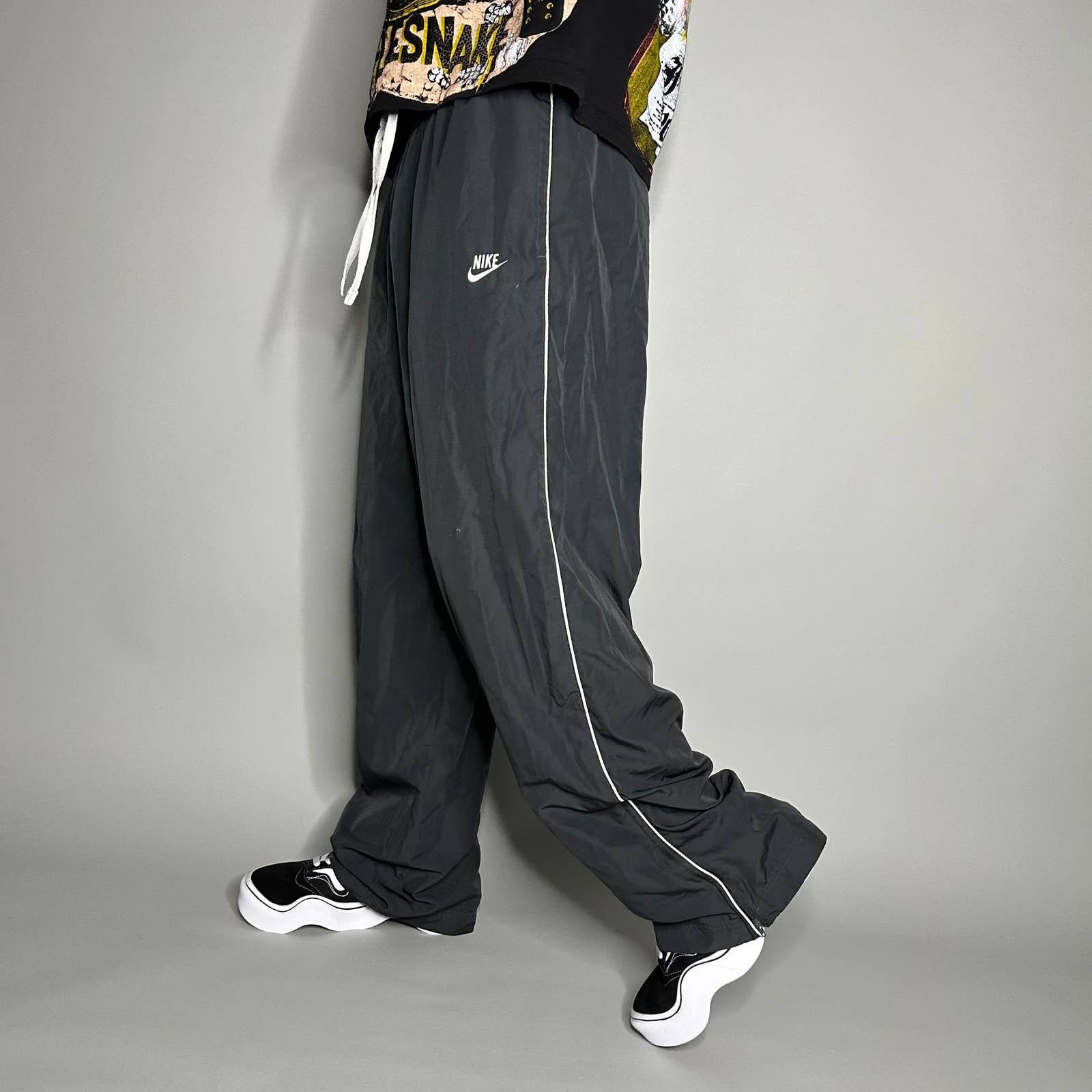 Nike retro hotsell track pants