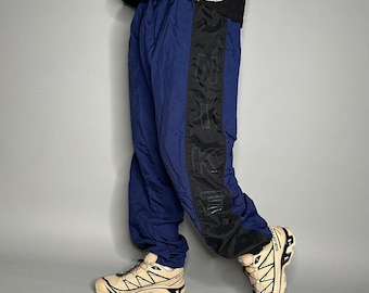 Vintage Nike Trainingshose Herren XXL Marineblau Nylon Jogginghose Baggy Wide Leg Weiß Spellout Logo Elastische Bündchen Weiß Tag 90er Jahre