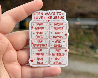 Könnte beinhalten: Ein weißer Aufkleber mit rotem Text, der "Zehn Wege, wie man Jesus liebt" auflistet. Der Aufkleber hat eine rechteckige Form mit abgerundeten Ecken. Der Text enthält Sätze wie "Stille dienen" und "Schnell vergeben".
