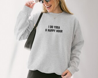 Sudadera de yoga y happy hour, sudadera de yoga, regalo para amantes del yoga, regalo para compañeros de trabajo,