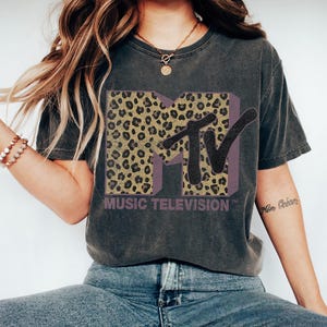Camiseta clásica de MTV con estampado de leopardo y logo llamativo para mujer, camiseta con logo de MTV Music Television, camiseta retro de MTV de los años 80 y 90, camiseta familiar a juego de Disneyland