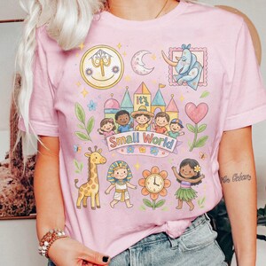 Camiseta de acuarela del parque Fantasyland "It's A Small World", camiseta Disney Dreams Comfort Colors, camiseta para viaje familiar a Disneyland, camiseta de Walt Disney World imagen 2