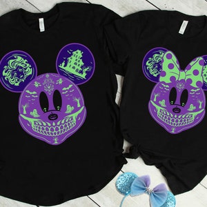 Disney Mickey y Minnie Sugar Skull Haunted Mansion Camisa, Disney Mickey Minnie Halloween Pareja Camiseta a juego, Mickey's Not So Scary Party