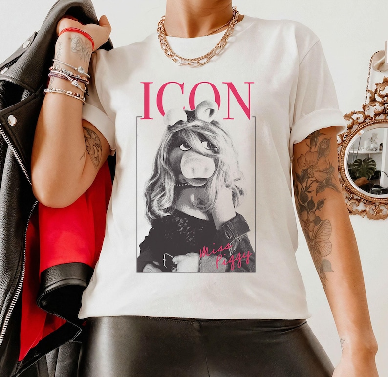 Camiseta con el icono de Miss Piggy de los Muppets de Disney, ideal para familias, ideal como regalo para un viaje a Disneyland, unisex, para adultos y niños. imagen 1