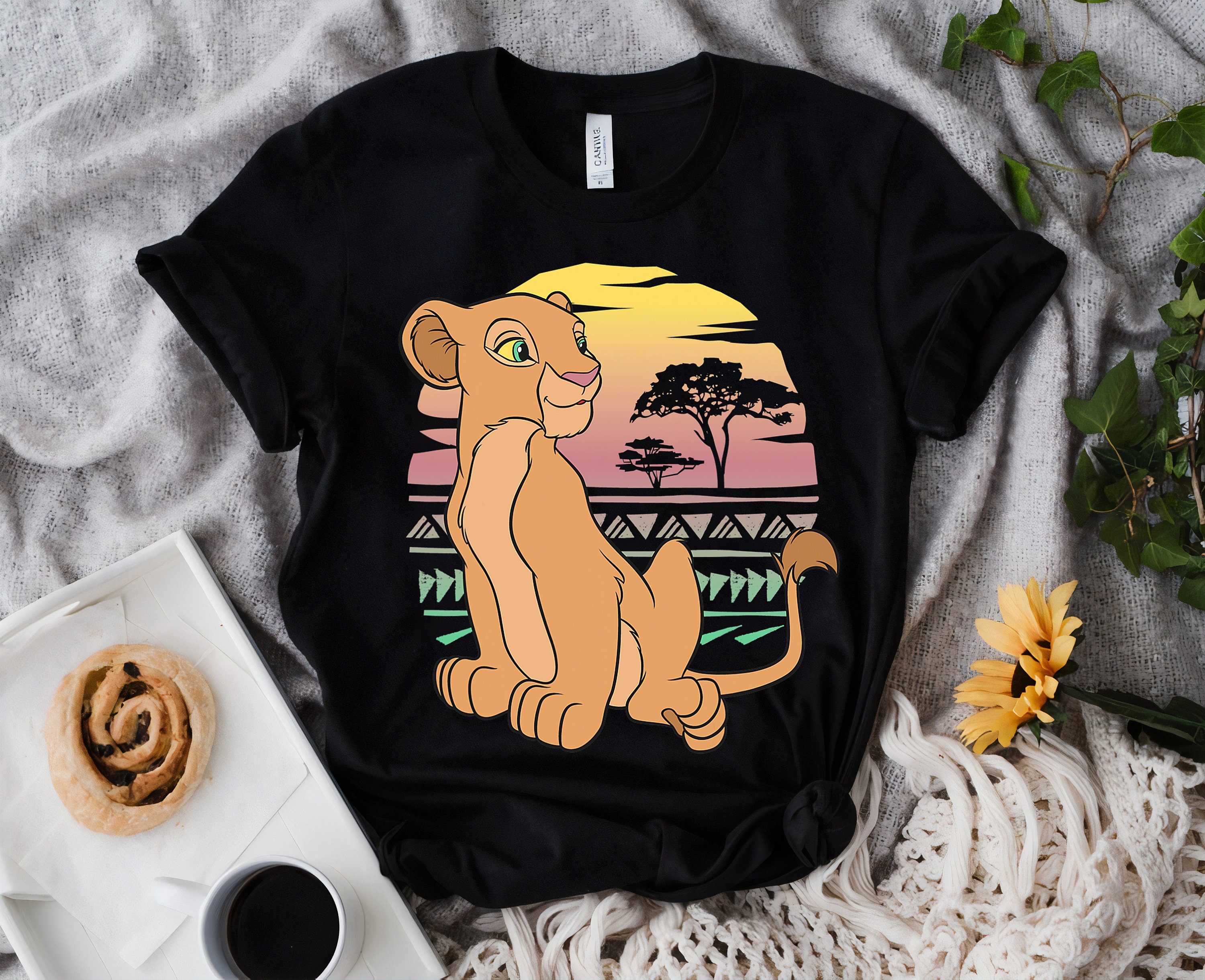 Men's Lion King Artistic King of Pride Lands Graphic Tee Black Large