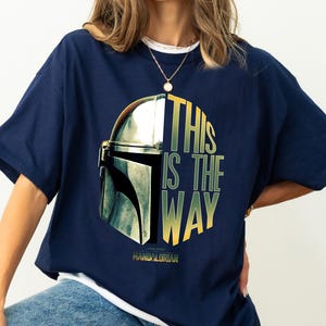 Star Wars The Mandalorian This Is The Way Helmlogo Stack T-shirt, Star Wars-shirt, Disneyland T-shirt familievakantie cadeau, Magic Kingdom afbeelding 3