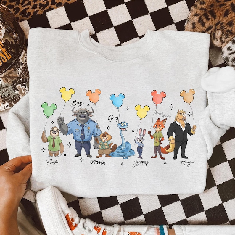 Camiseta Disney Zootopia 2 Signatures, camiseta Judy Hopps Nick Gary Nibbles Bogo, camiseta Zootopia Mickey Balloons, camiseta familiar a juego de Disneyland imagen 3