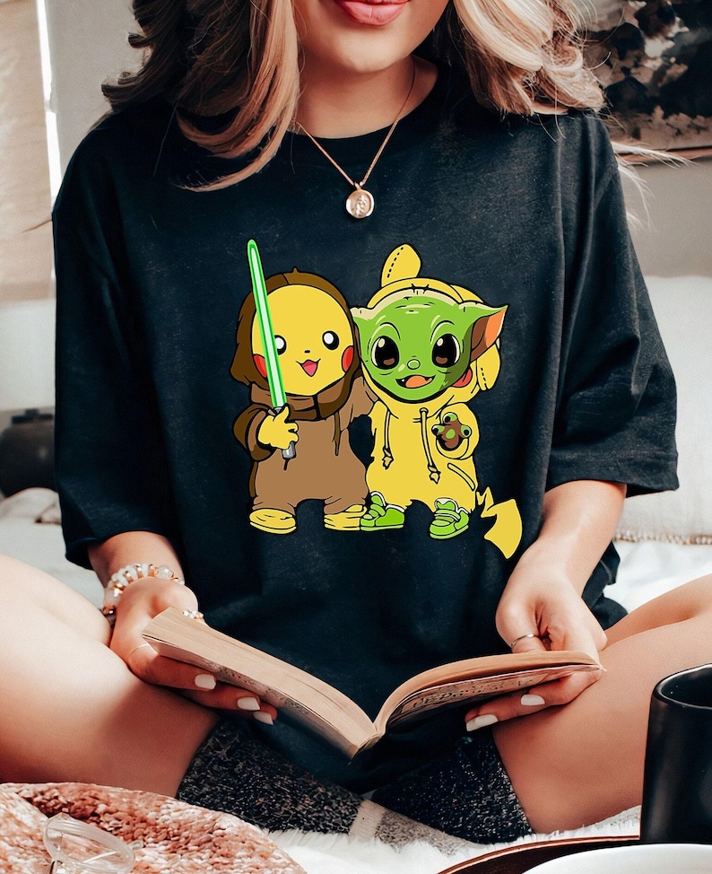 Star Wars Baby Yoda Shirt, süßes Baby Yoda Freunde Passendes Kostüm Shirt, Disneyland Familienurlaub Geschenk Unisex Erwachsene T-Shirt Kind T-Shirt Bild 1