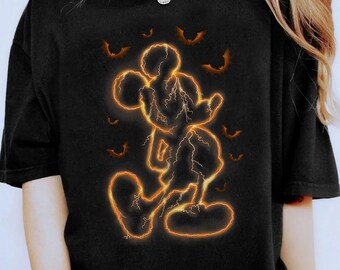 Camiseta de Halloween de Mickey Mouse con disfraz de murciélago de Disney, Mickey y sus amigos, camiseta de fiesta de Halloween de Mickey no tan aterrador, camiseta de Halloween de Disney