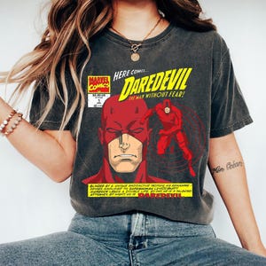 Camiseta da Marvel com estampa do Demolidor, pôster do Demolidor, camiseta de super-herói da Marvel, camiseta da série Marvel, camiseta unissex para adultos e crianças. imagem 1
