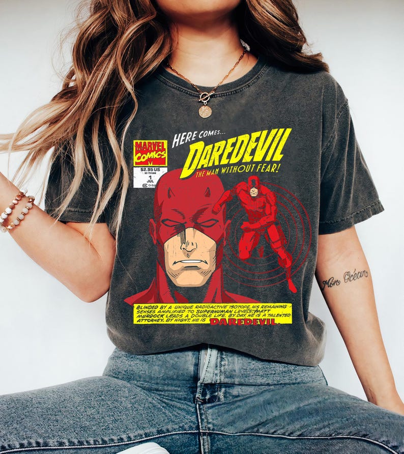 Camiseta da Marvel com estampa do Demolidor, pôster do Demolidor, camiseta de super-herói da Marvel, camiseta da série Marvel, camiseta unissex para adultos e crianças. imagem 1