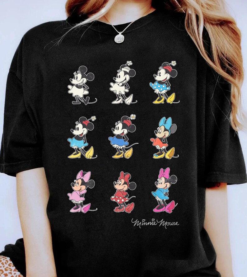 Camiseta de Disney Mickey y sus amigos Minnie Mouse a través de los años, camiseta familiar a juego, camiseta unisex para adultos y niños. imagen 2