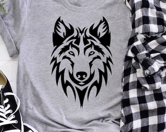 Camiseta de lobo, camiseta con cara de lobo, camiseta de lobo aullando, camiseta de lobo solitario, camiseta de animal espíritu lobo, camiseta de amante del lobo de montaña, camiseta de lobo floral