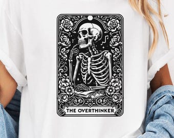 Chemise de cartes de tarot Comfort Colors The Overthinker, chemise Overt Thinker professionnelle, t-shirt Witchy Overthinking Skeleton Lover, chemise Halloween